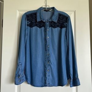 Velvet Heart denim button down shirt. Worn twice, excellent condition